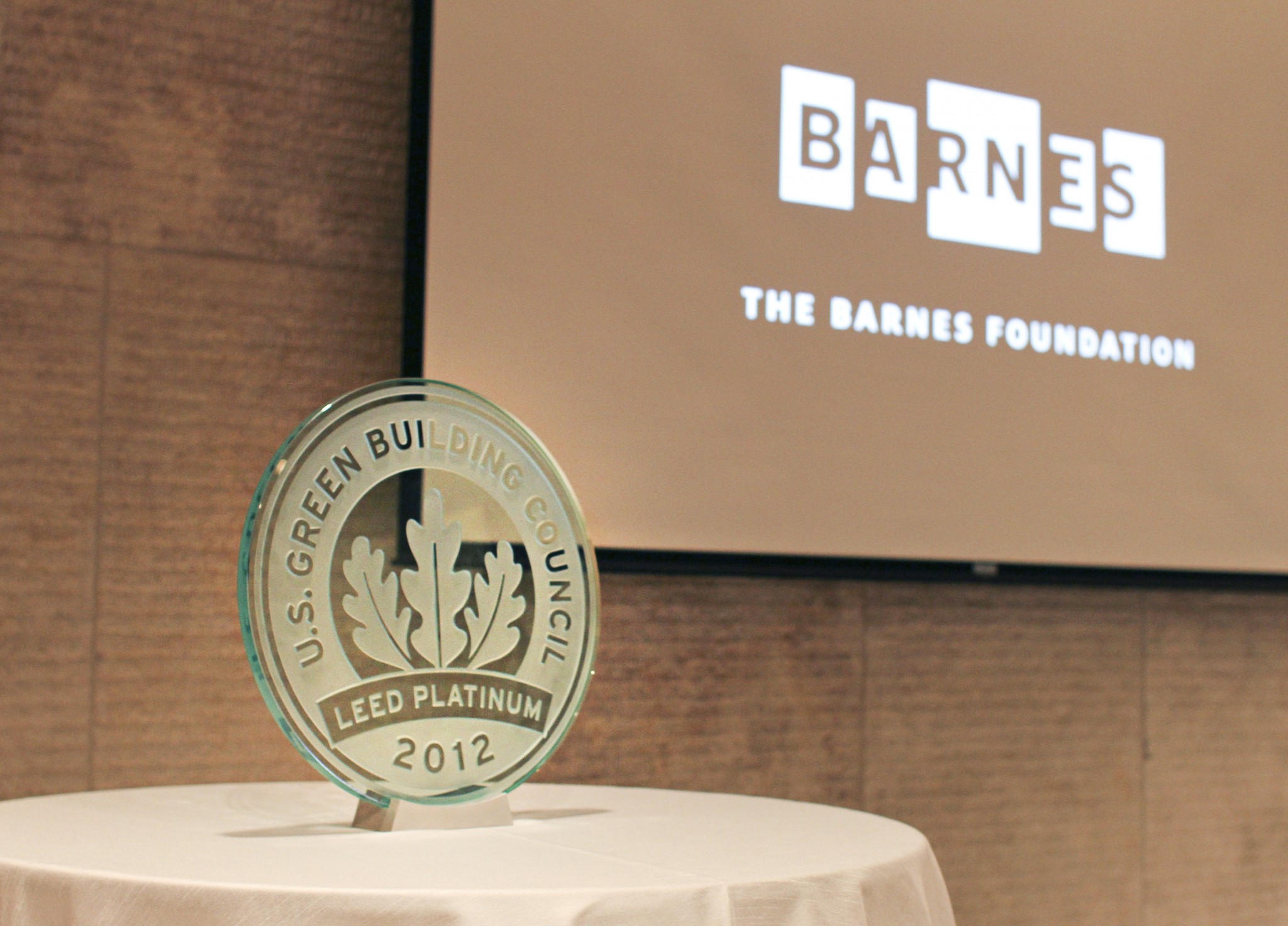 Barnes Foundation is Super Artsy, Super LEED & Part Apple!